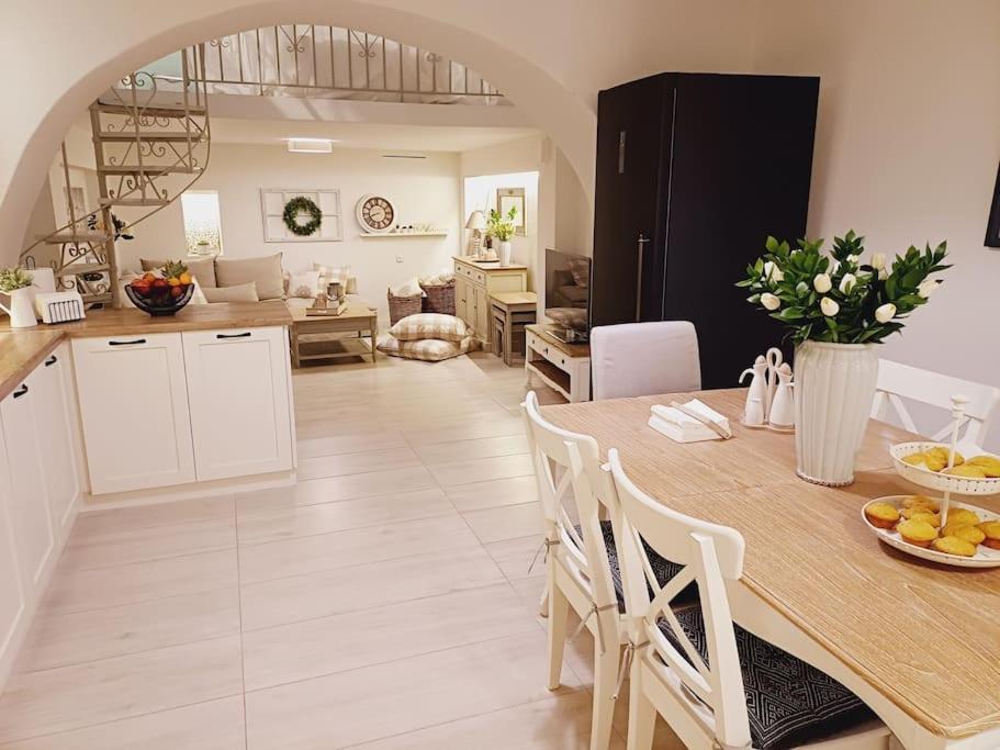 فيلا The Minty Door Boutique House ناوسا المظهر الخارجي الصورة